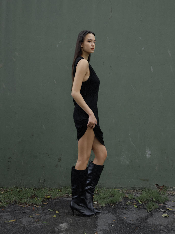 Chloe Sheppard - fashion model portfolio photo 6