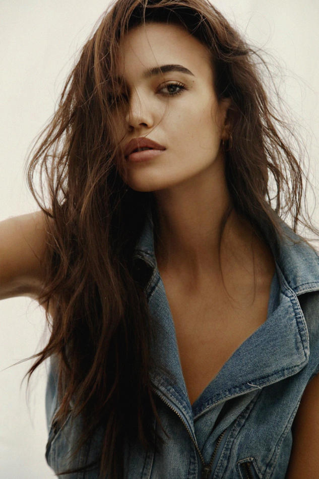 Chloe Sheppard - fashion model portfolio photo 1