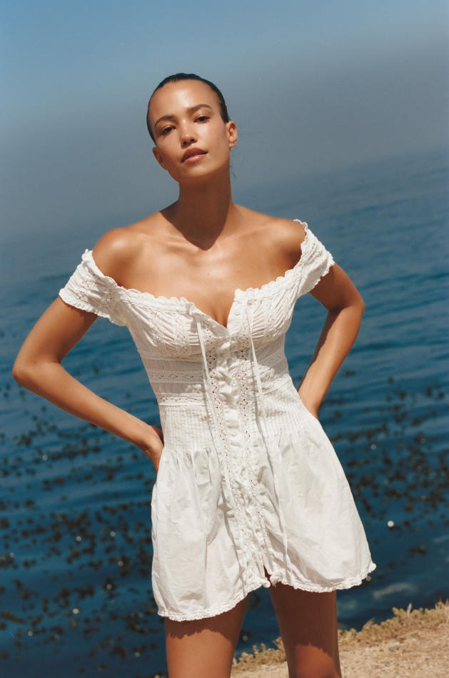 Chloe Sheppard - fashion model portfolio photo 9