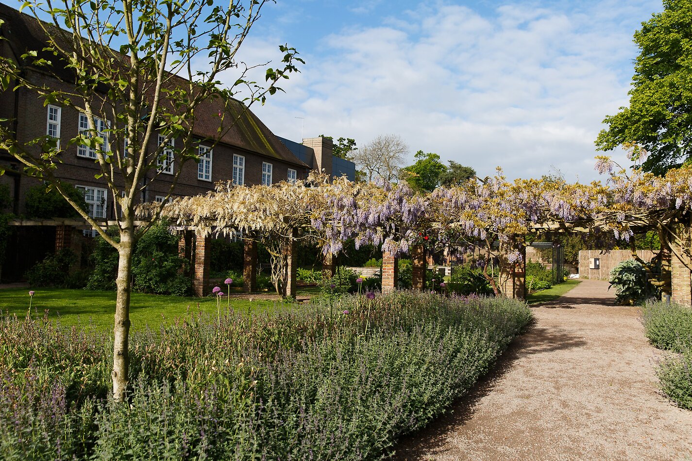 West London Manor