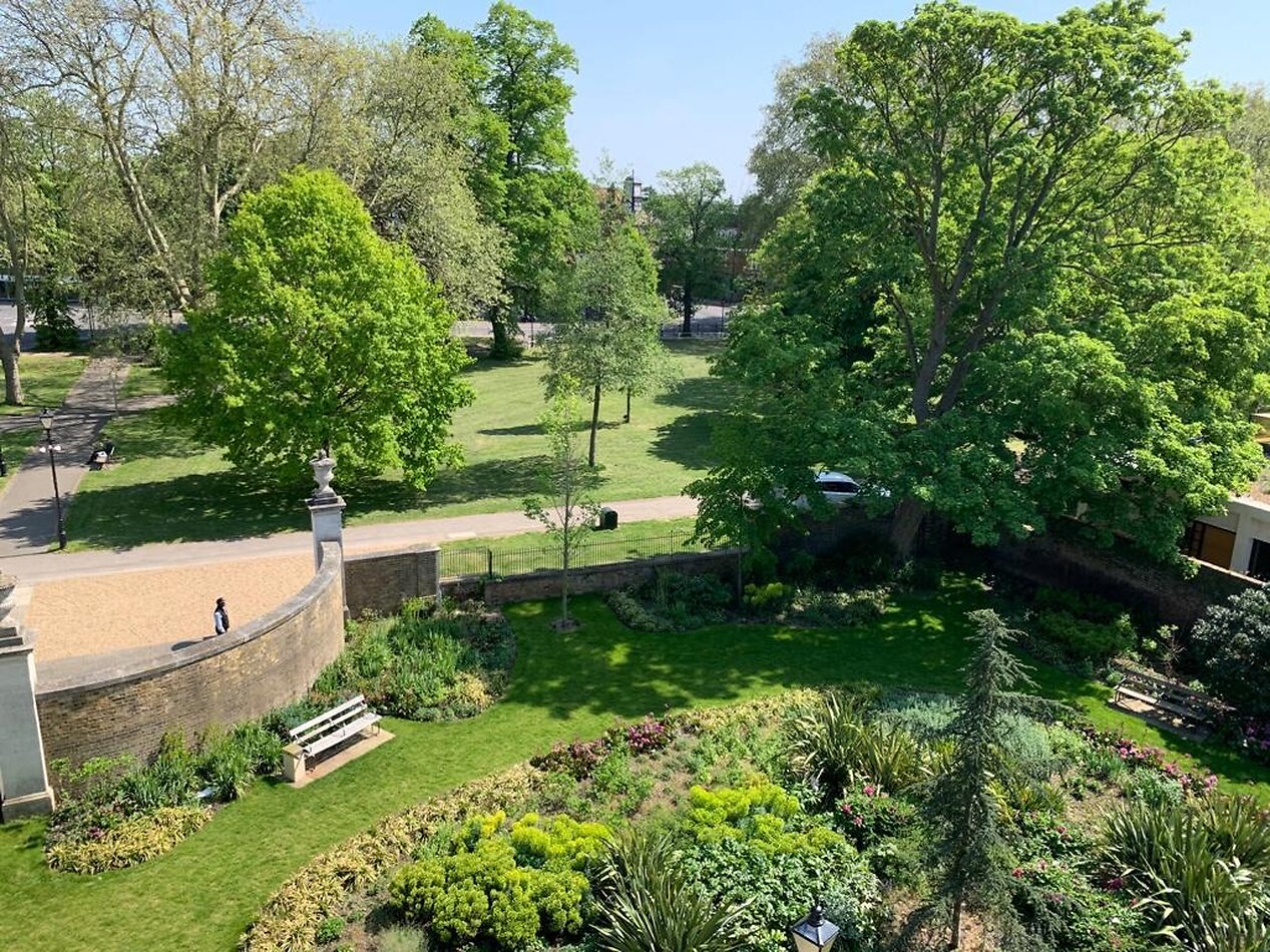 West London Manor