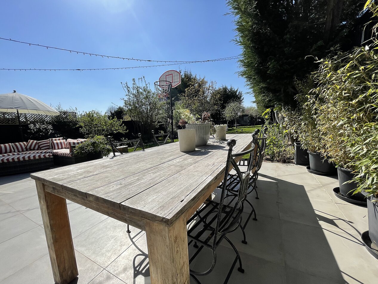 Ruth's Place - E4