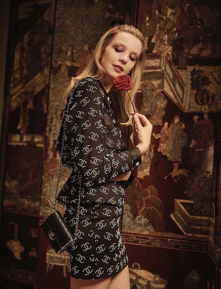 MARGO HOLDER