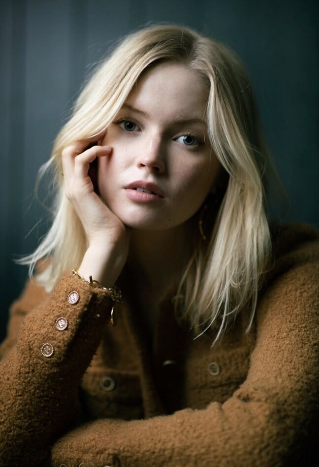 MARGO HOLDER