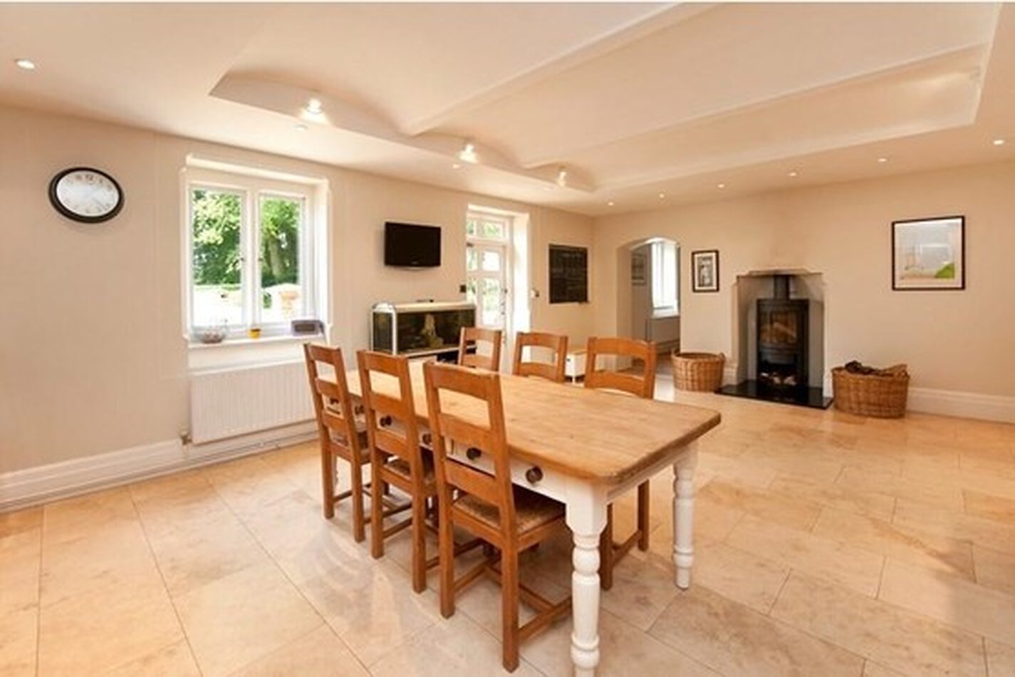 Mound Surrey EXCLUSIVE