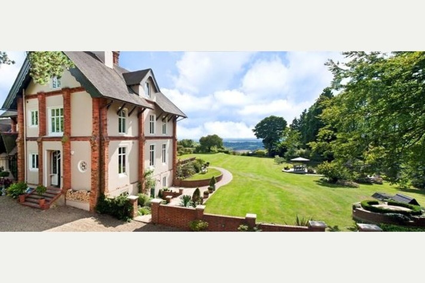 Mound Surrey EXCLUSIVE