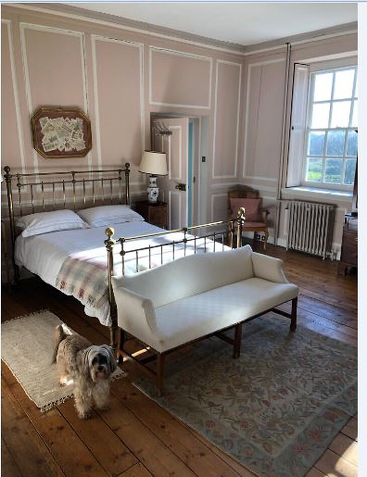 Queen Anne, Ashford, Kent