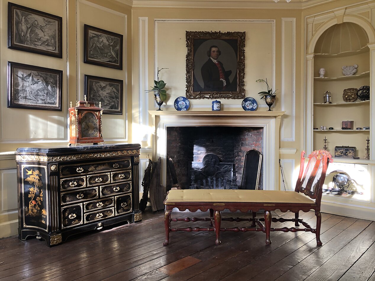 Queen Anne, Ashford, Kent