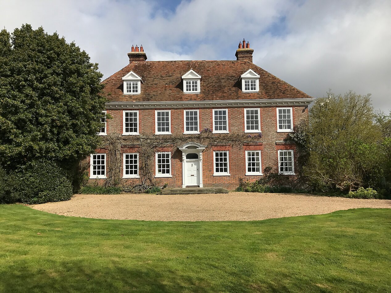 Queen Anne, Ashford, Kent
