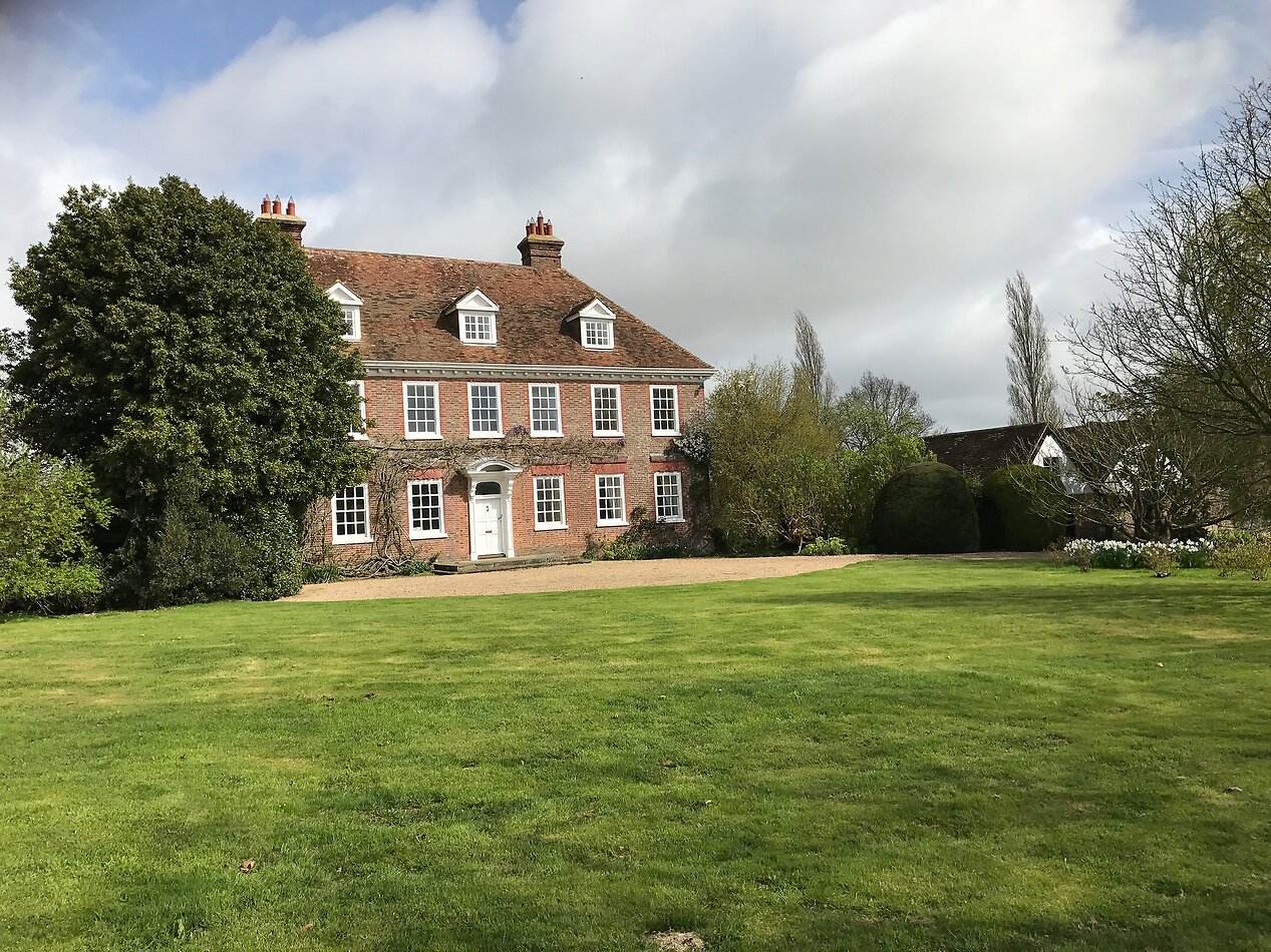 Queen Anne, Ashford, Kent
