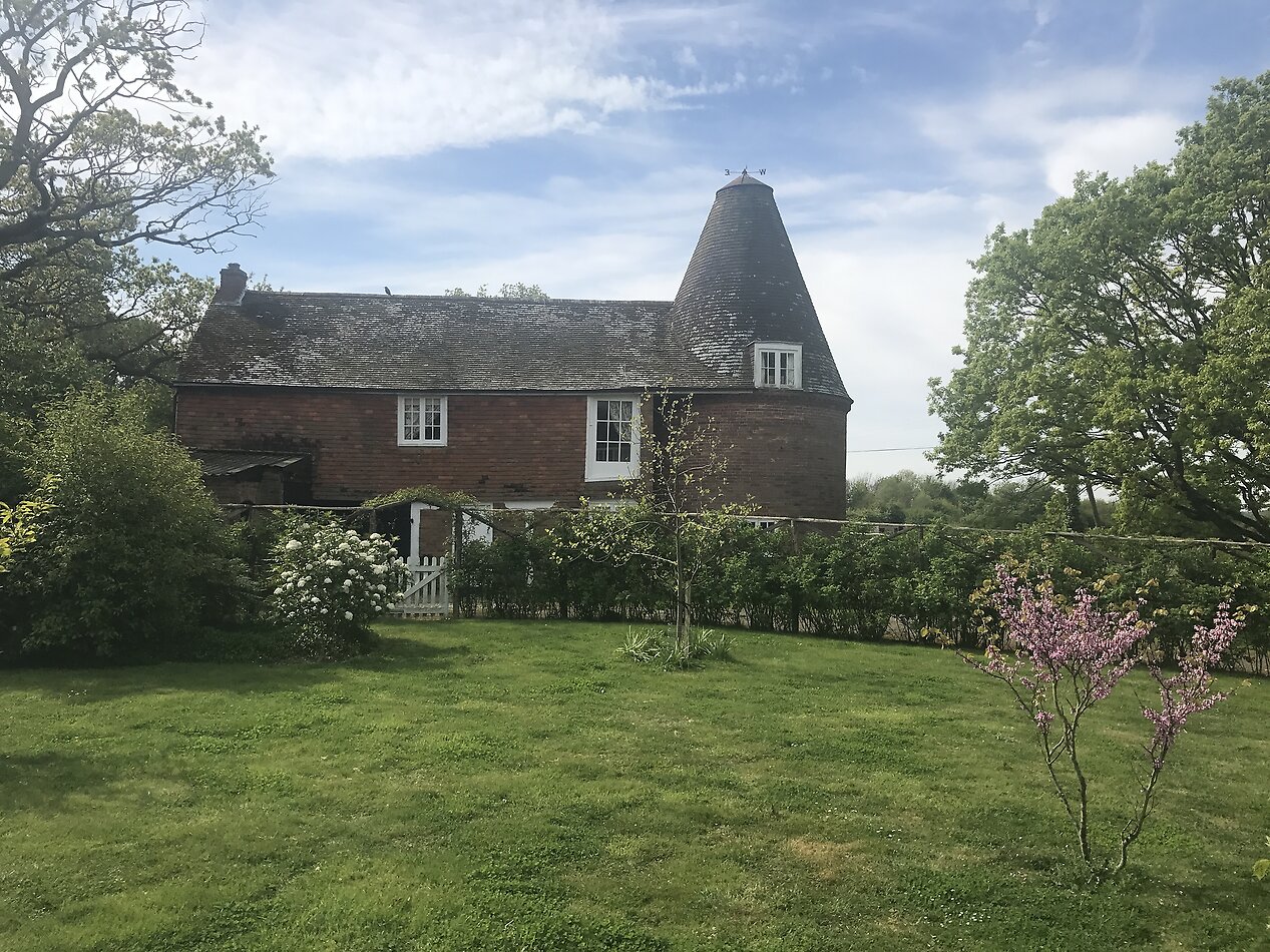 Queen Anne, Ashford, Kent