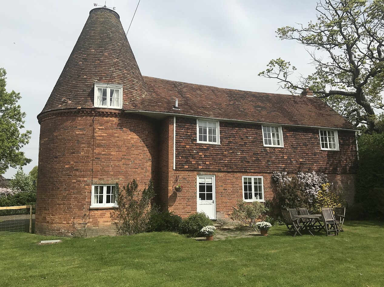 Queen Anne, Ashford, Kent