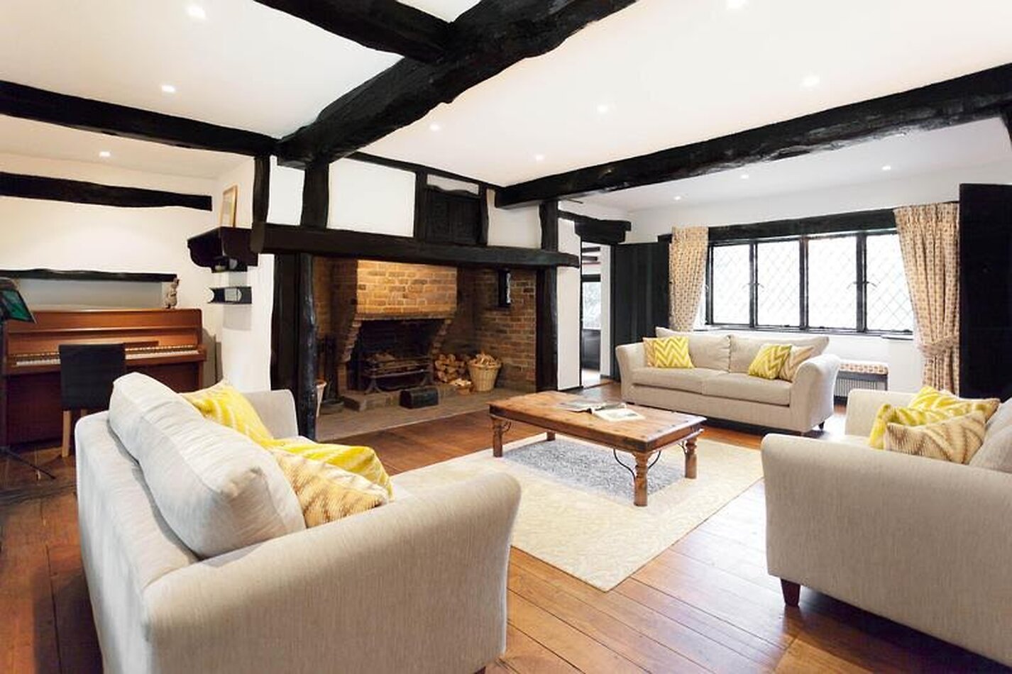Period Mansion with quaint cottage feel- NW7