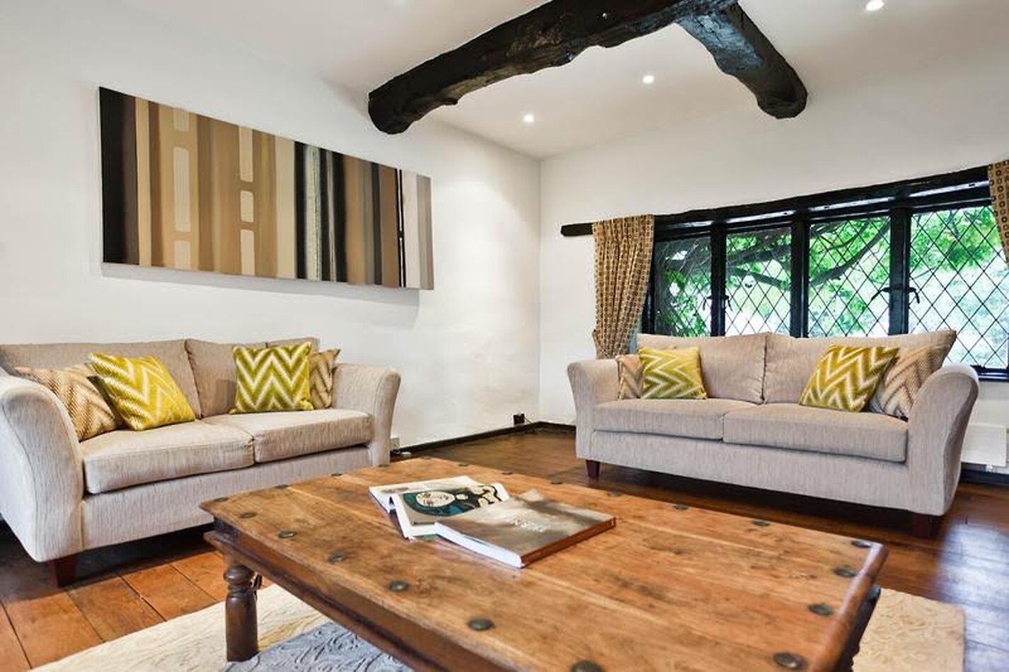 Period Mansion with quaint cottage feel- NW7