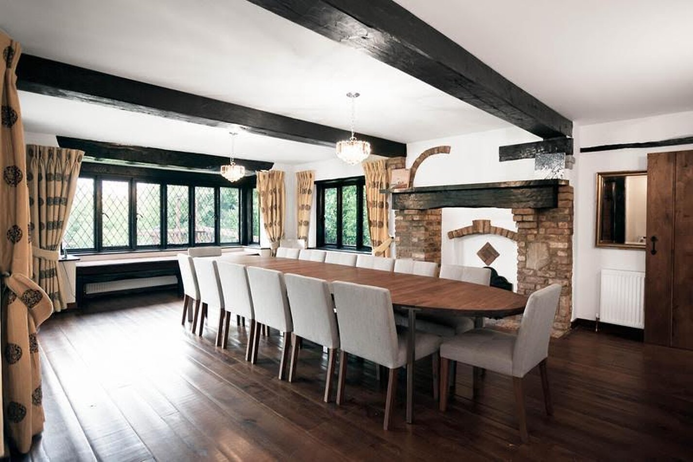 Period Mansion with quaint cottage feel- NW7