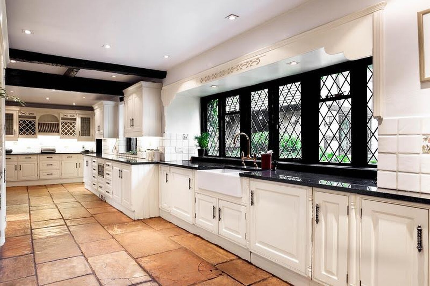 Period Mansion with quaint cottage feel- NW7