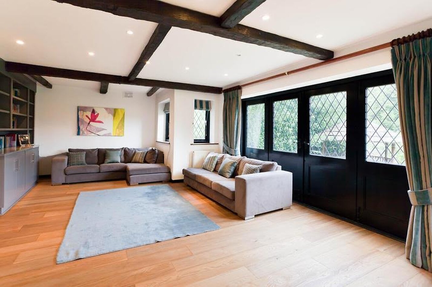 Period Mansion with quaint cottage feel- NW7