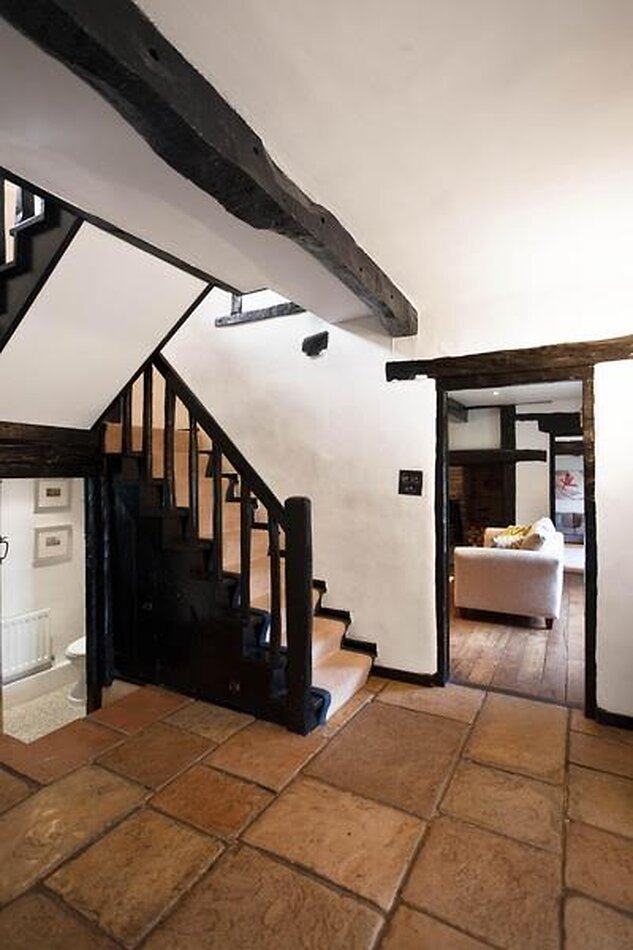 Period Mansion with quaint cottage feel- NW7