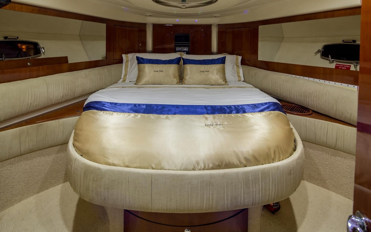 London Yacht
