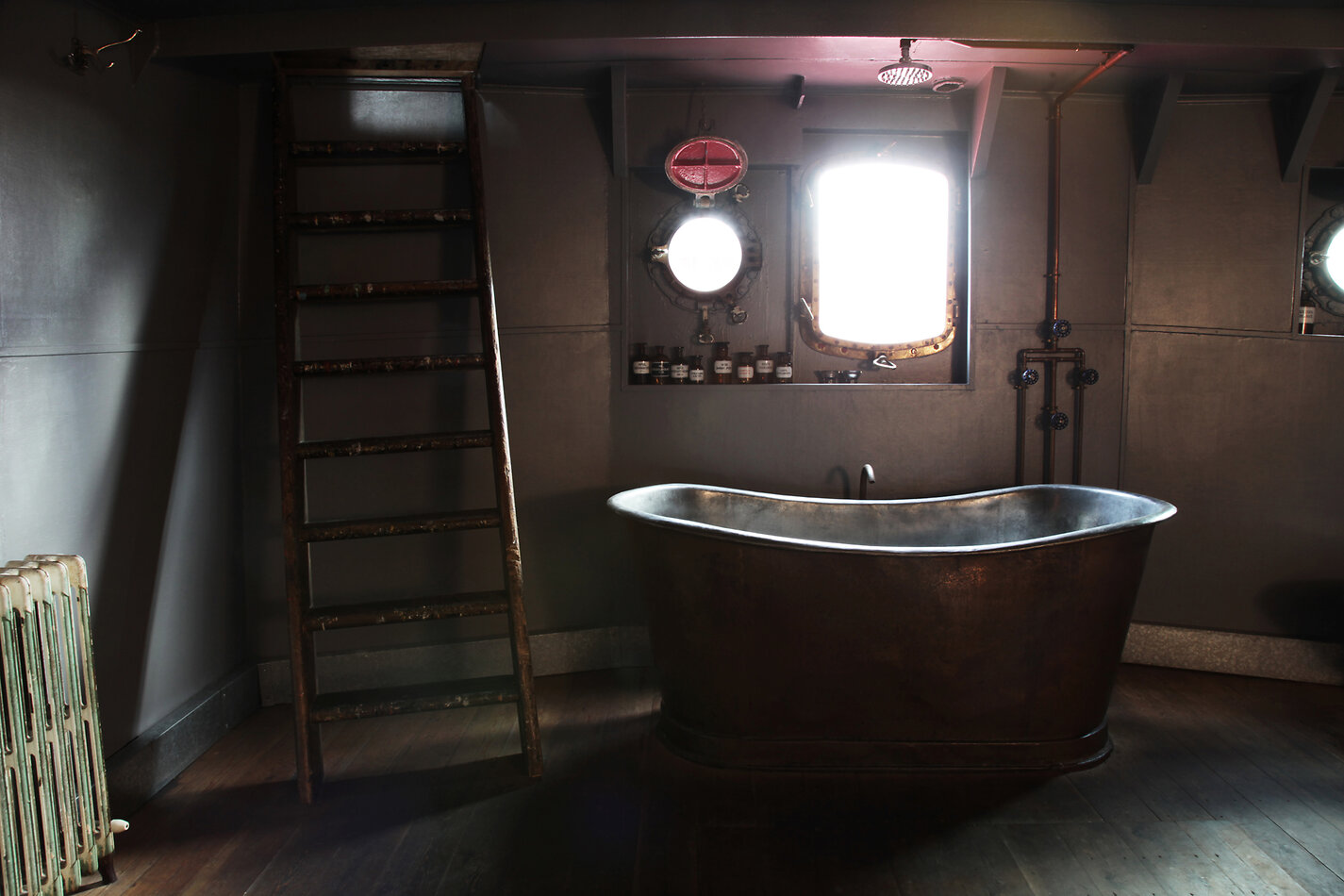 Lightship E16