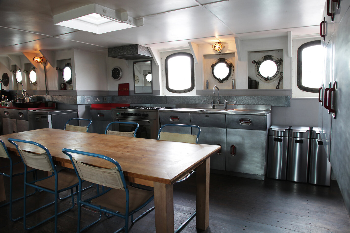 Lightship E16