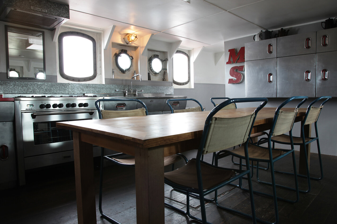 Lightship E16
