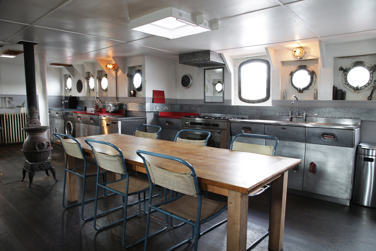 Lightship E16