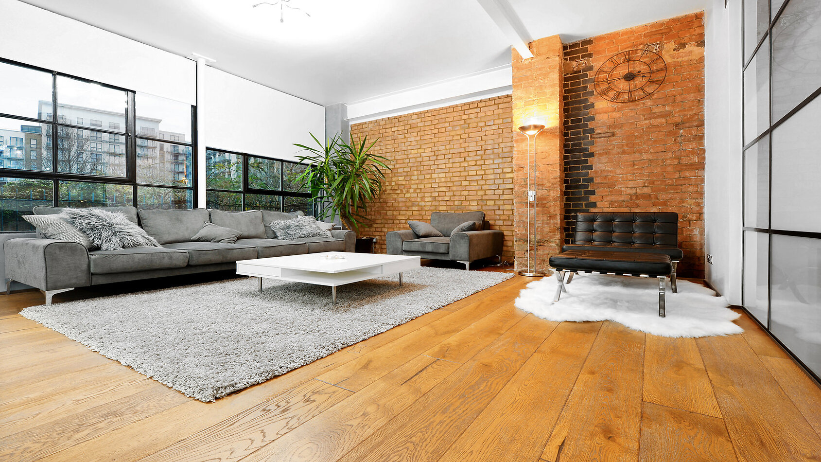 York Loft Style Apartment E14