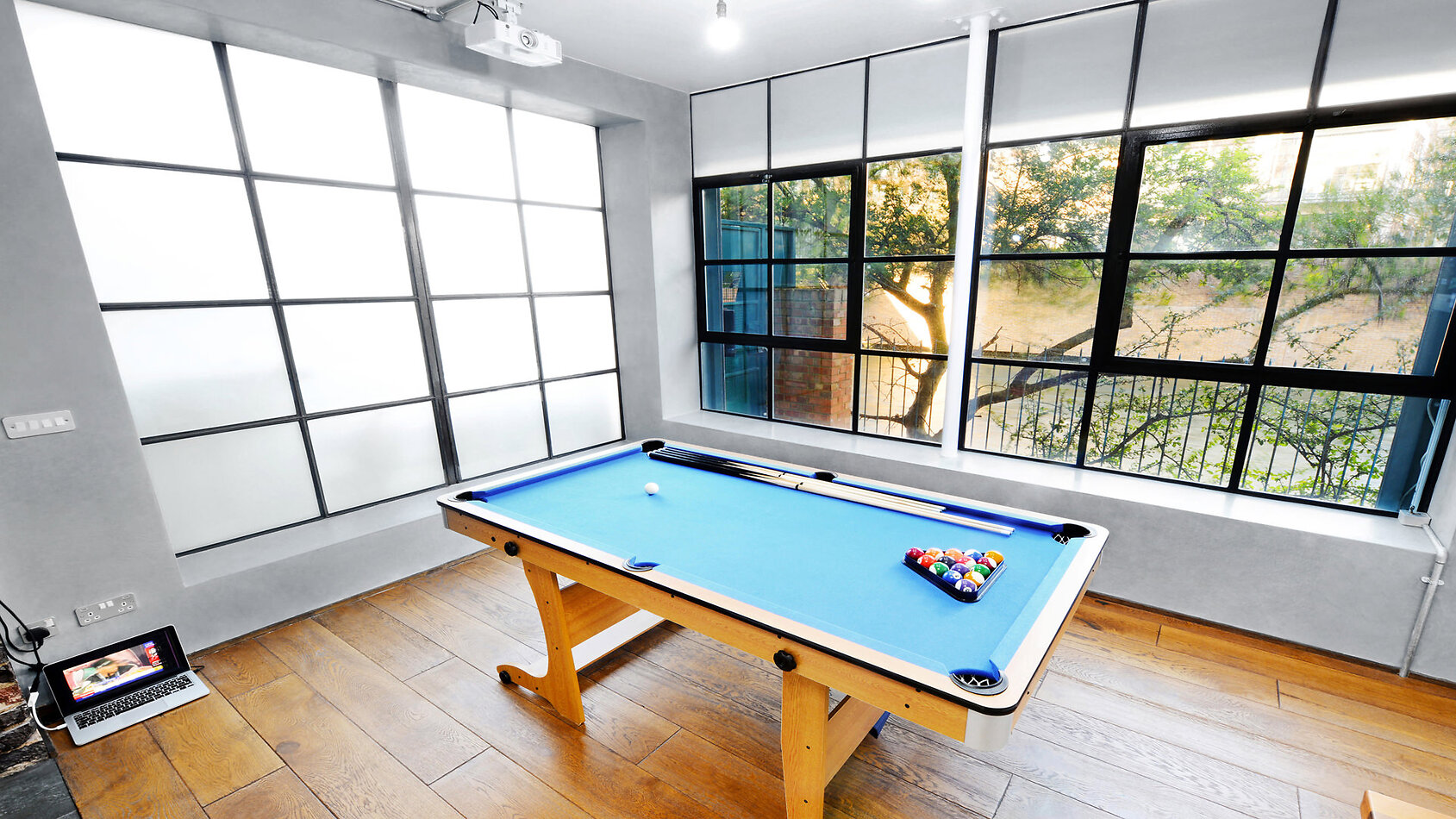 York Loft Style Apartment E14
