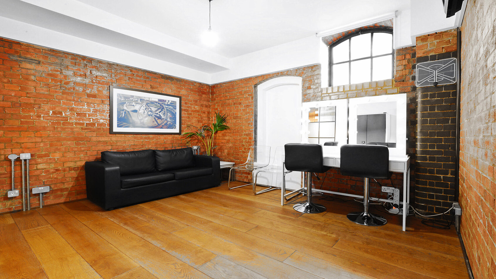 York Loft Style Apartment E14