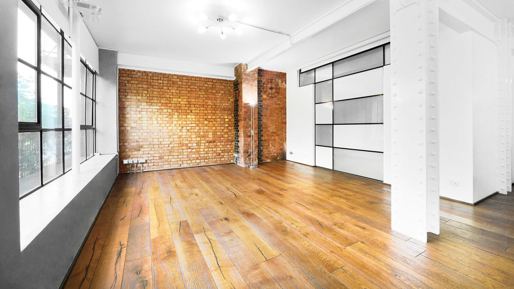 York Loft Style Apartment E14