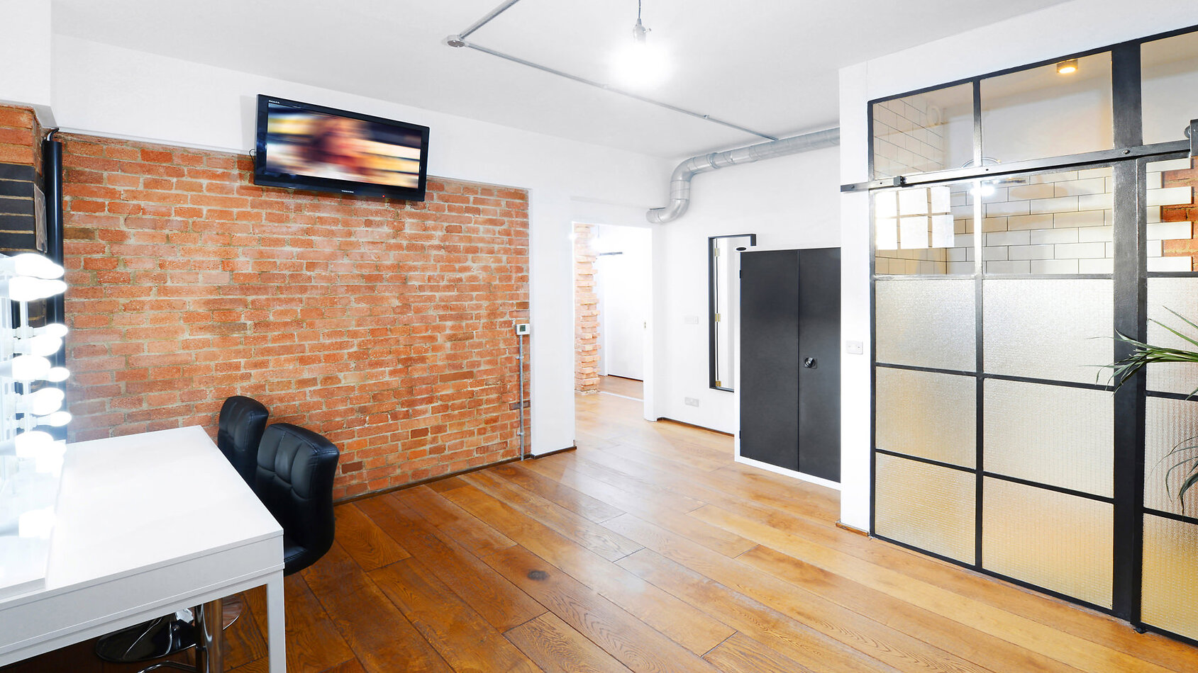 York Loft Style Apartment E14