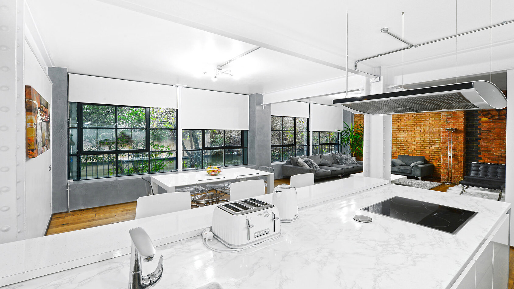 York Loft Style Apartment E14