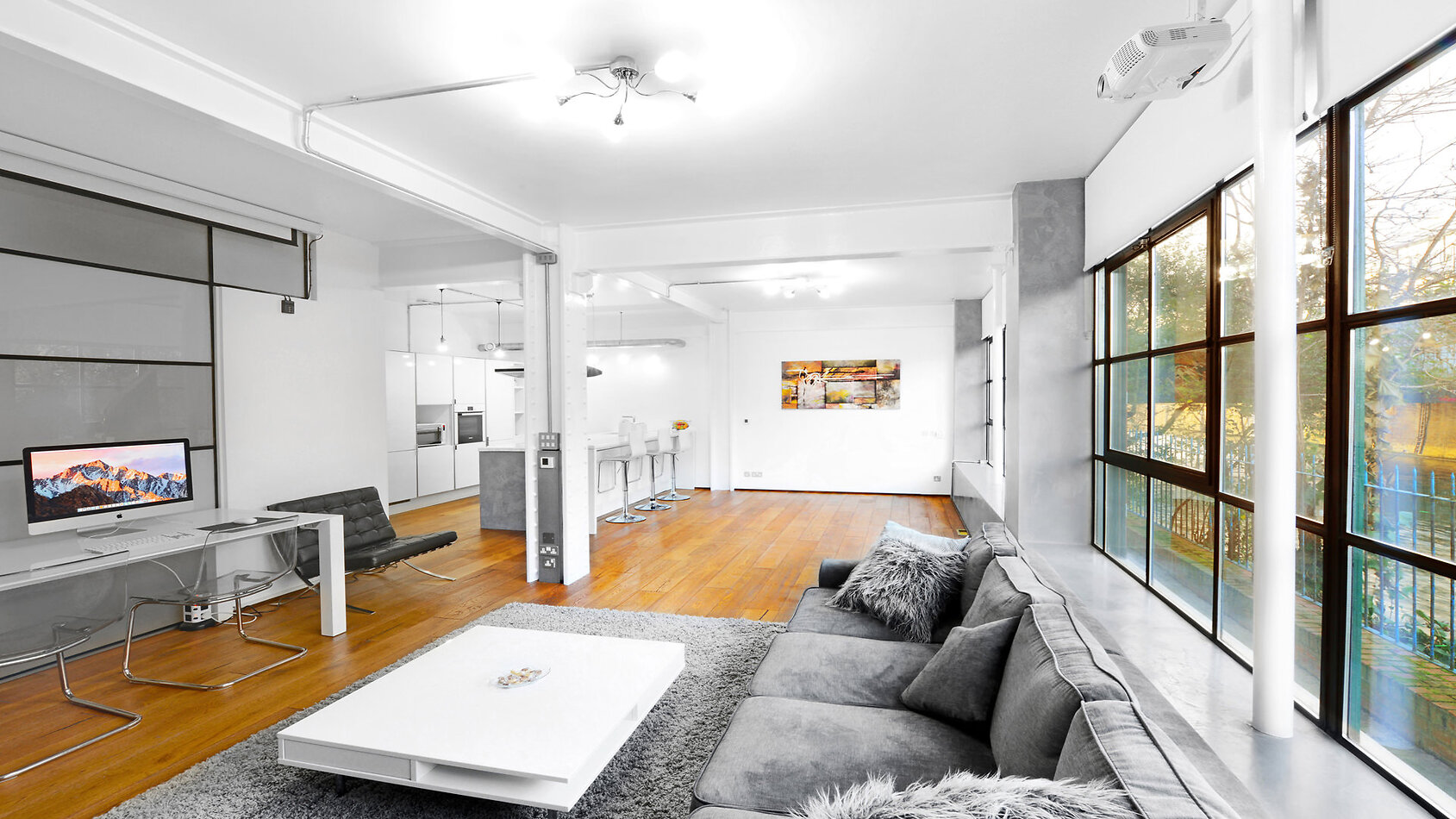 York Loft Style Apartment E14