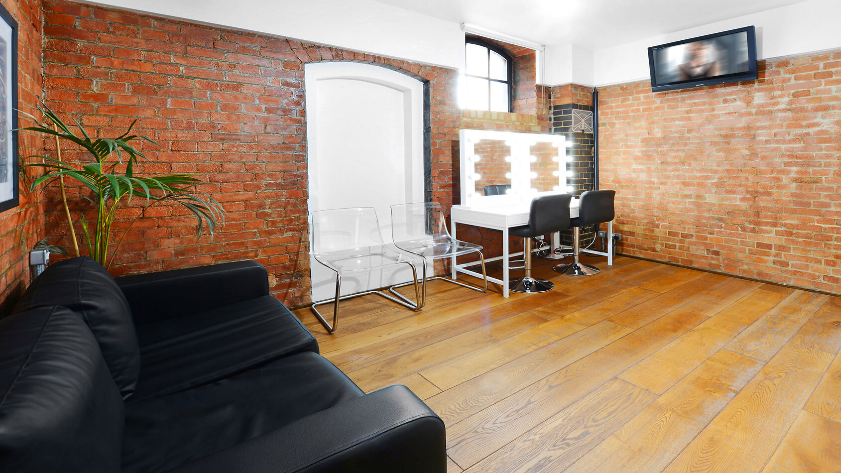 York Loft Style Apartment E14