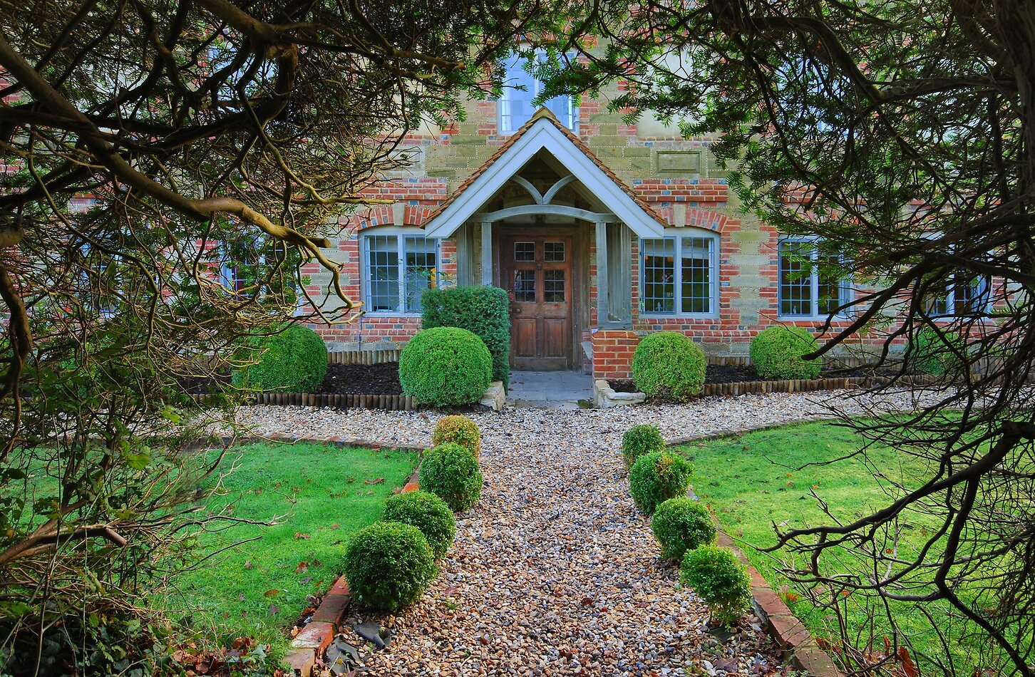 Cromwell Lodge GU28