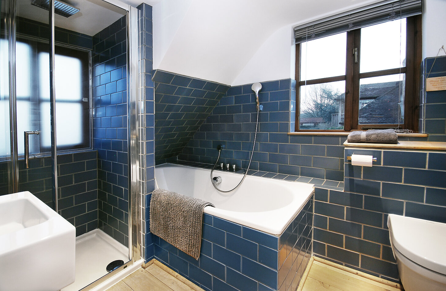 Cromwell Lodge GU28