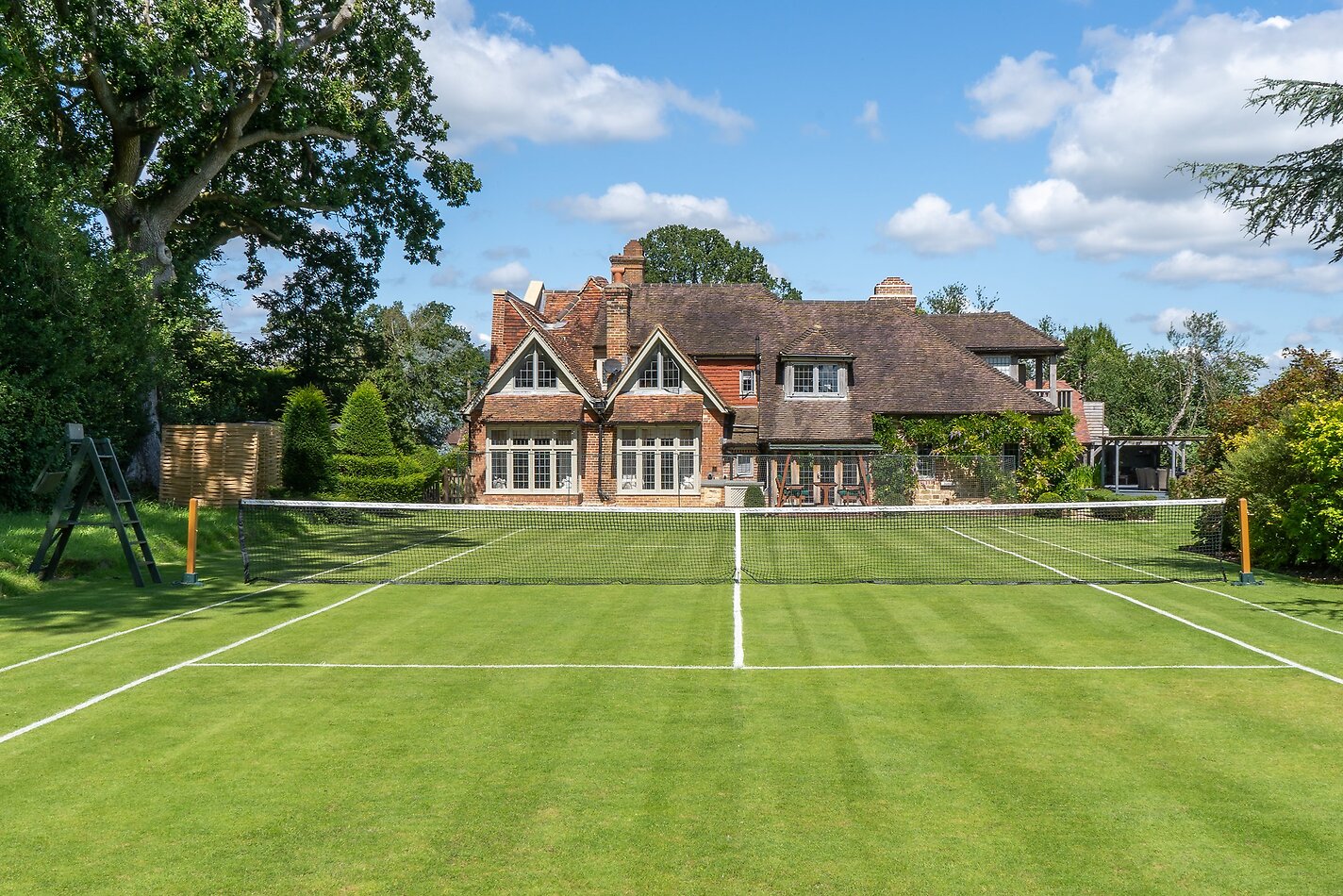 Cromwell Lodge GU28