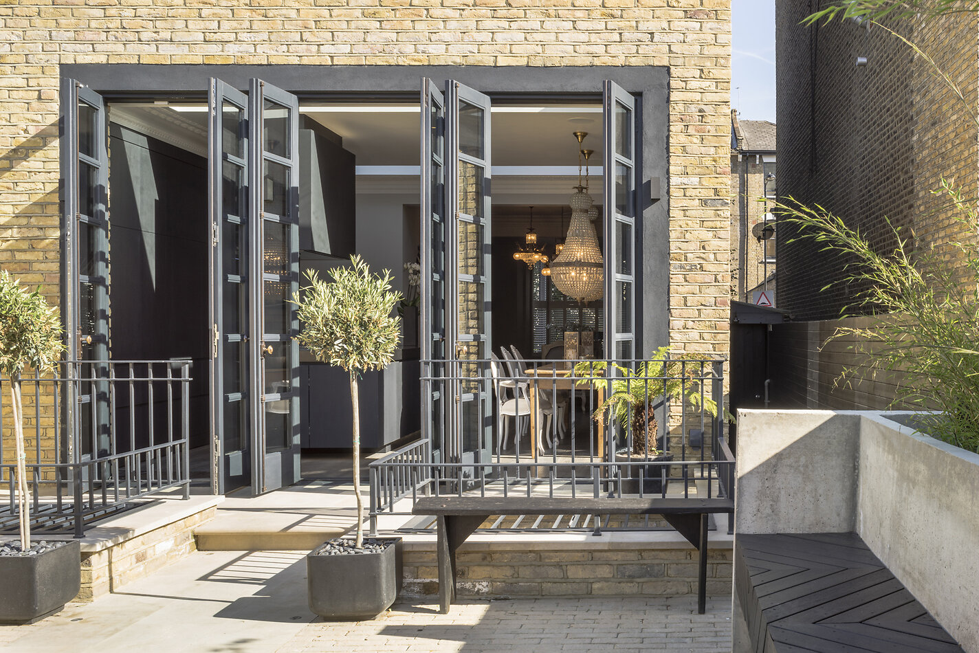 Dalston Delight E8