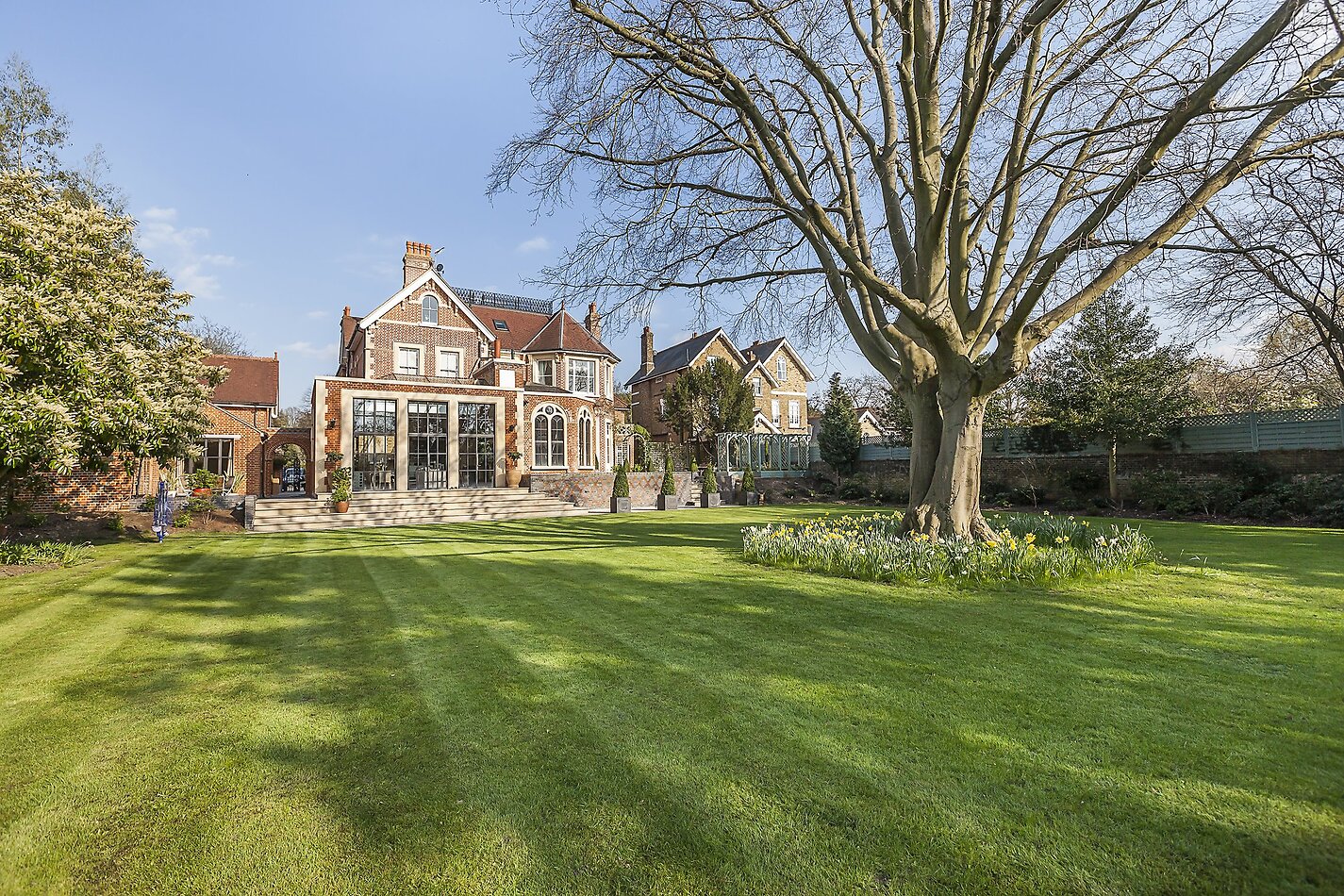 Palatial Palace SE9