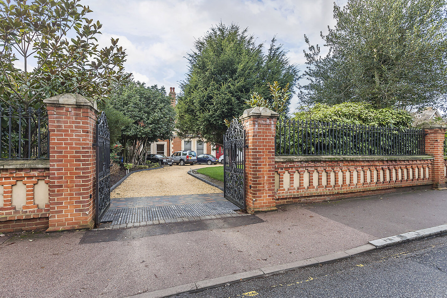 Palatial Palace SE9