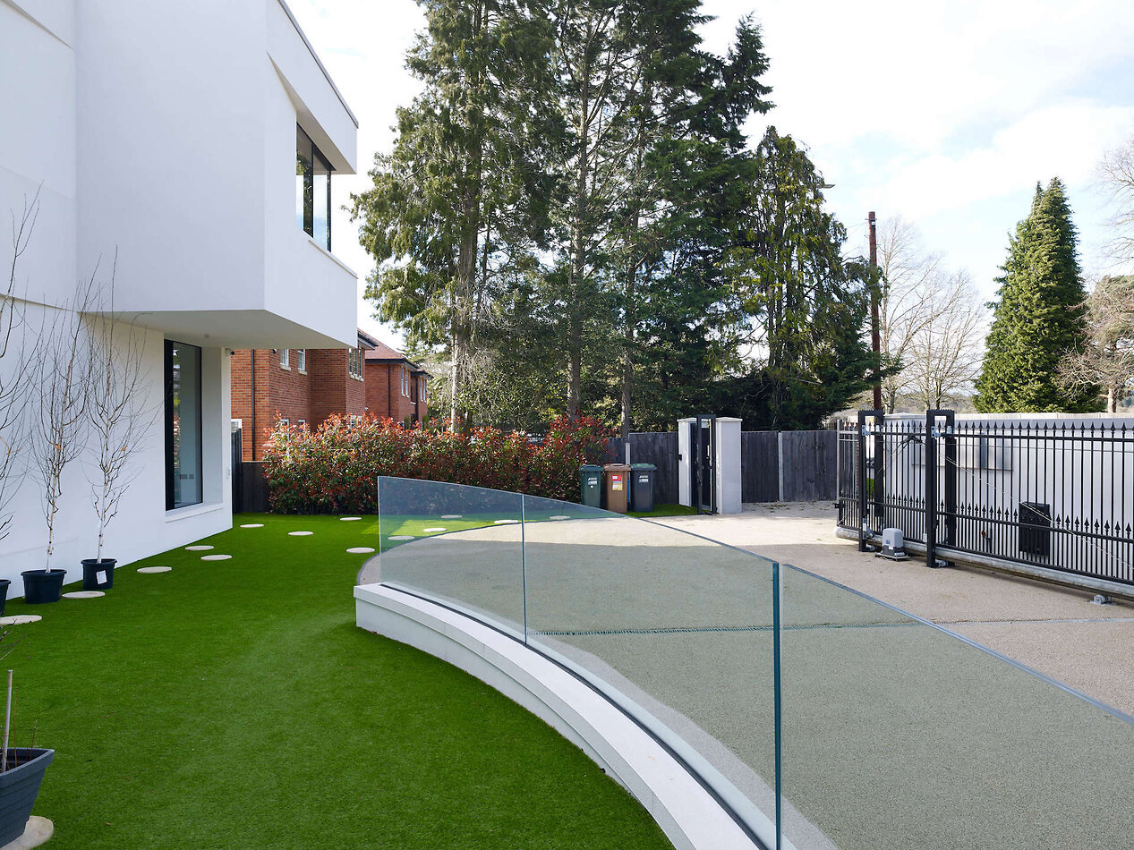 Modern Wonder - Rickmansworth