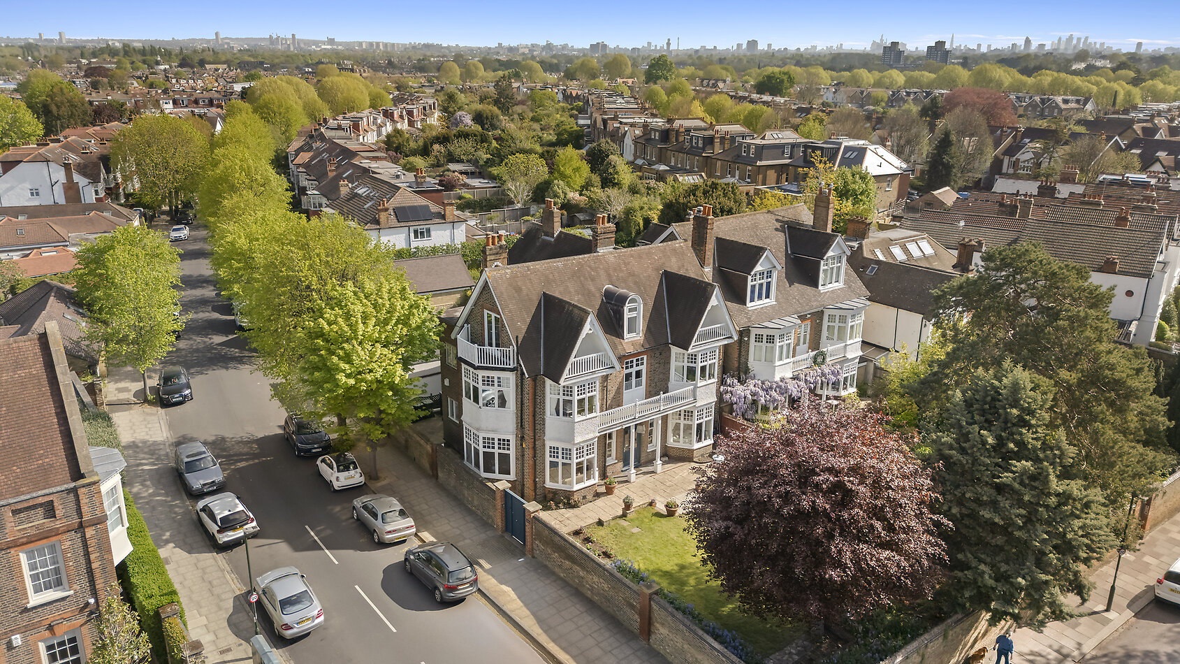 Corner House SW14