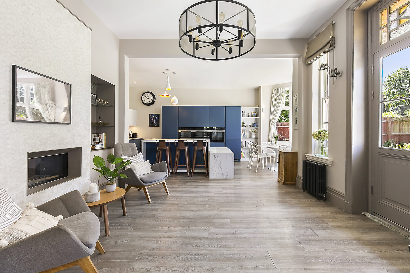 Corner House SW14