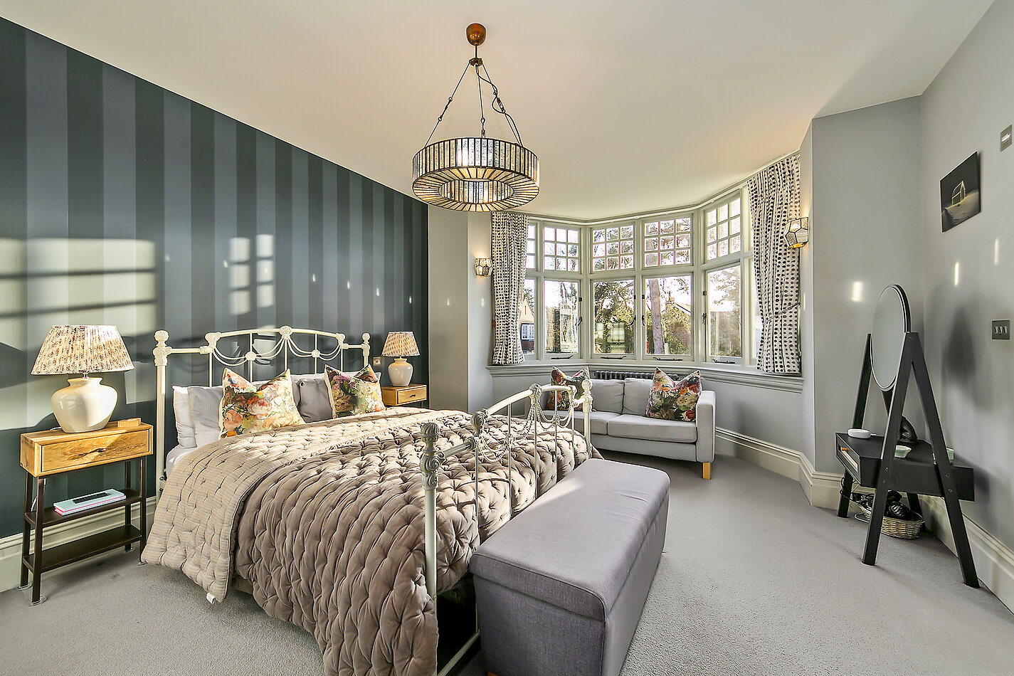 Corner House SW14