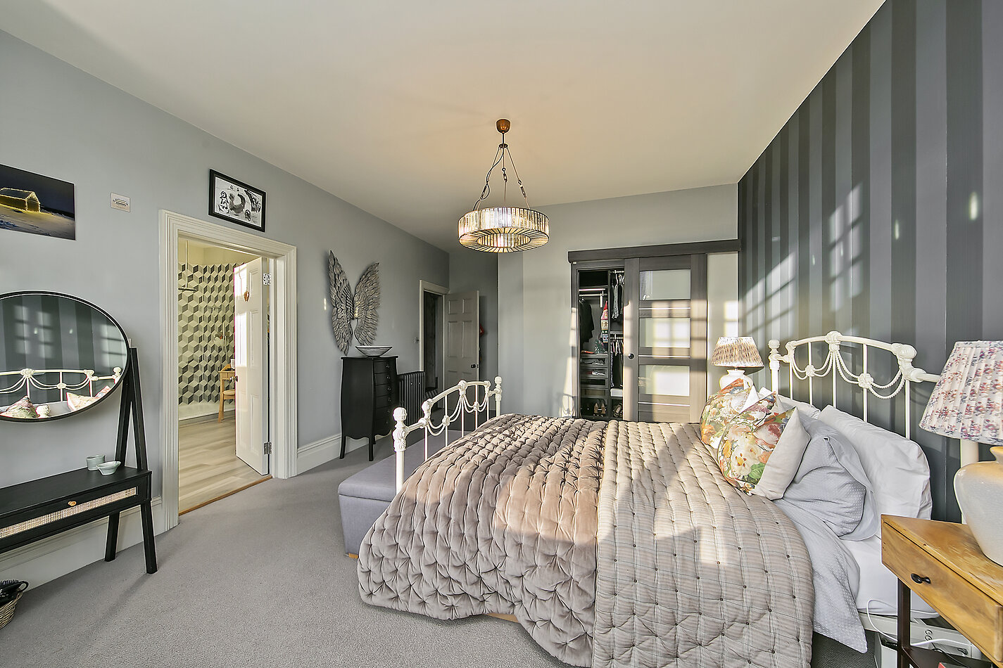 Corner House SW14