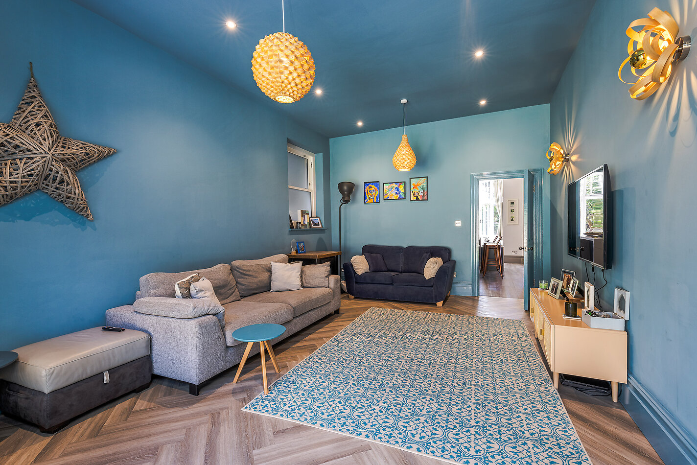 Corner House SW14