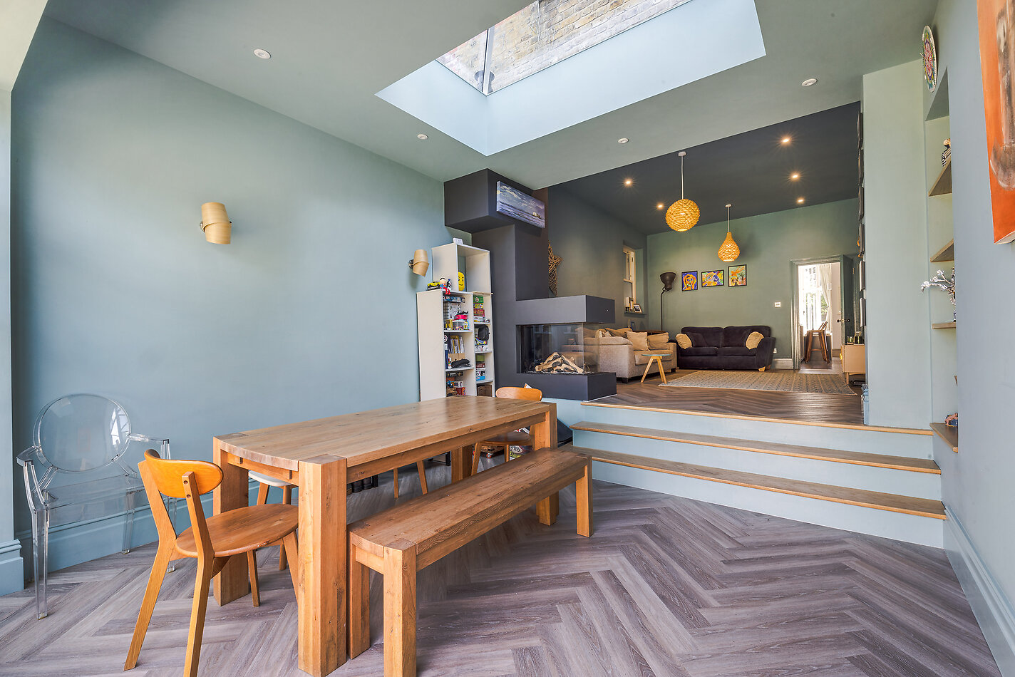 Corner House SW14