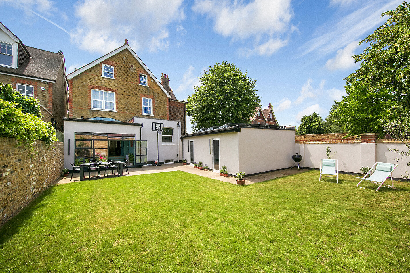 Corner House SW14
