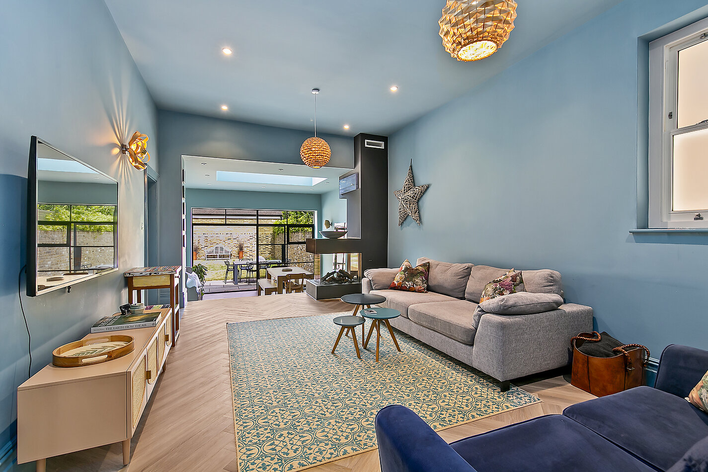 Corner House SW14